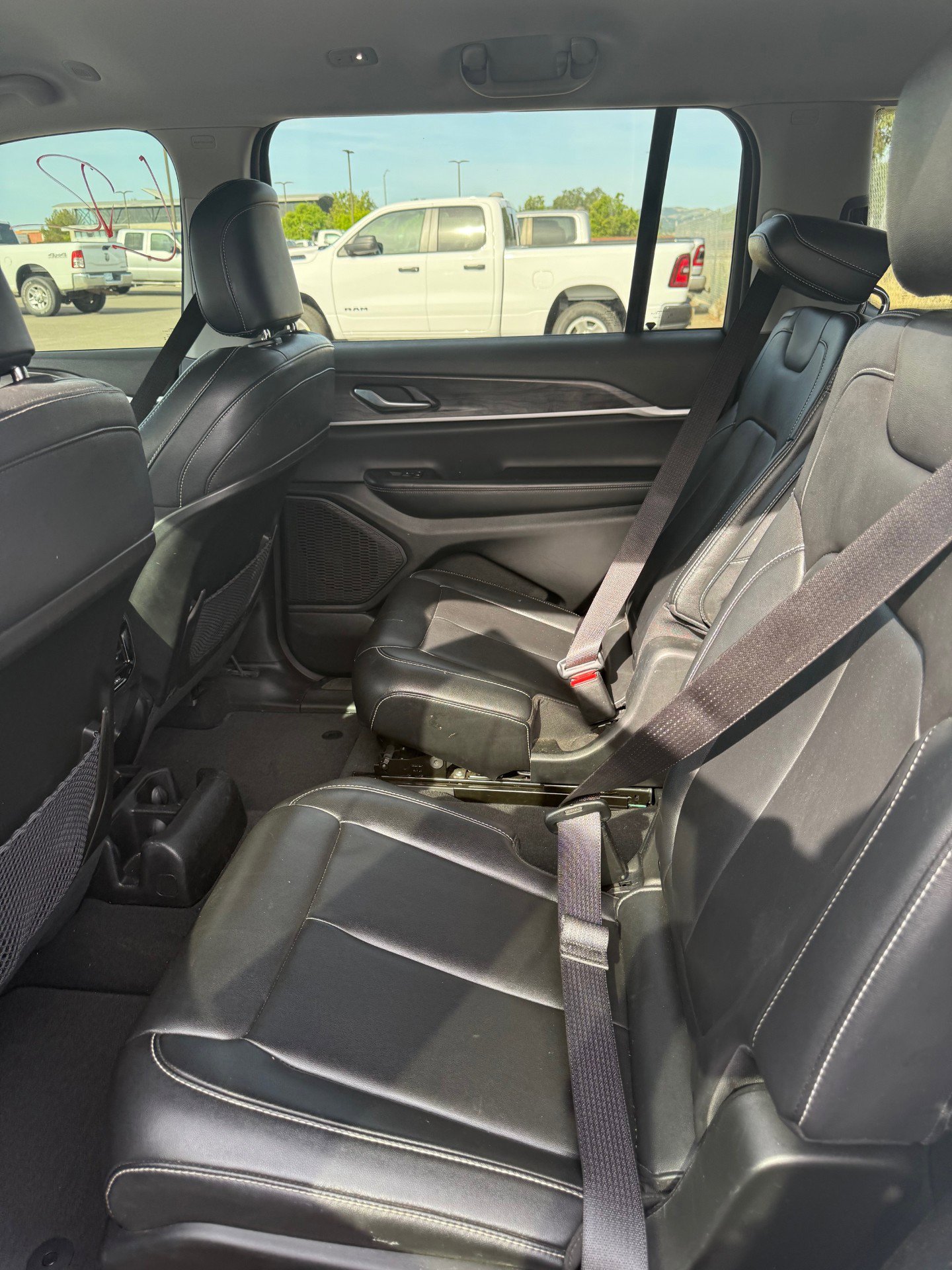 Used 2023 Jeep Grand Cherokee L Limited w/ Black Appearance Package AWD/4WD image 8