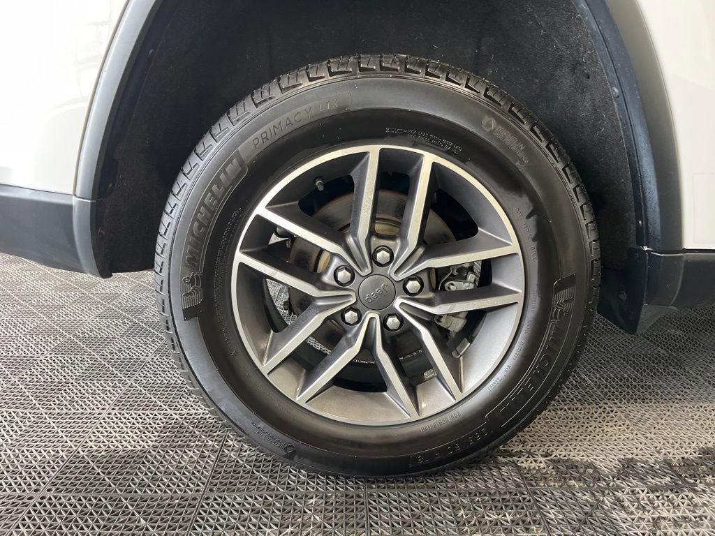 Used 2021 Jeep Grand Cherokee Limited AWD/4WD image 25