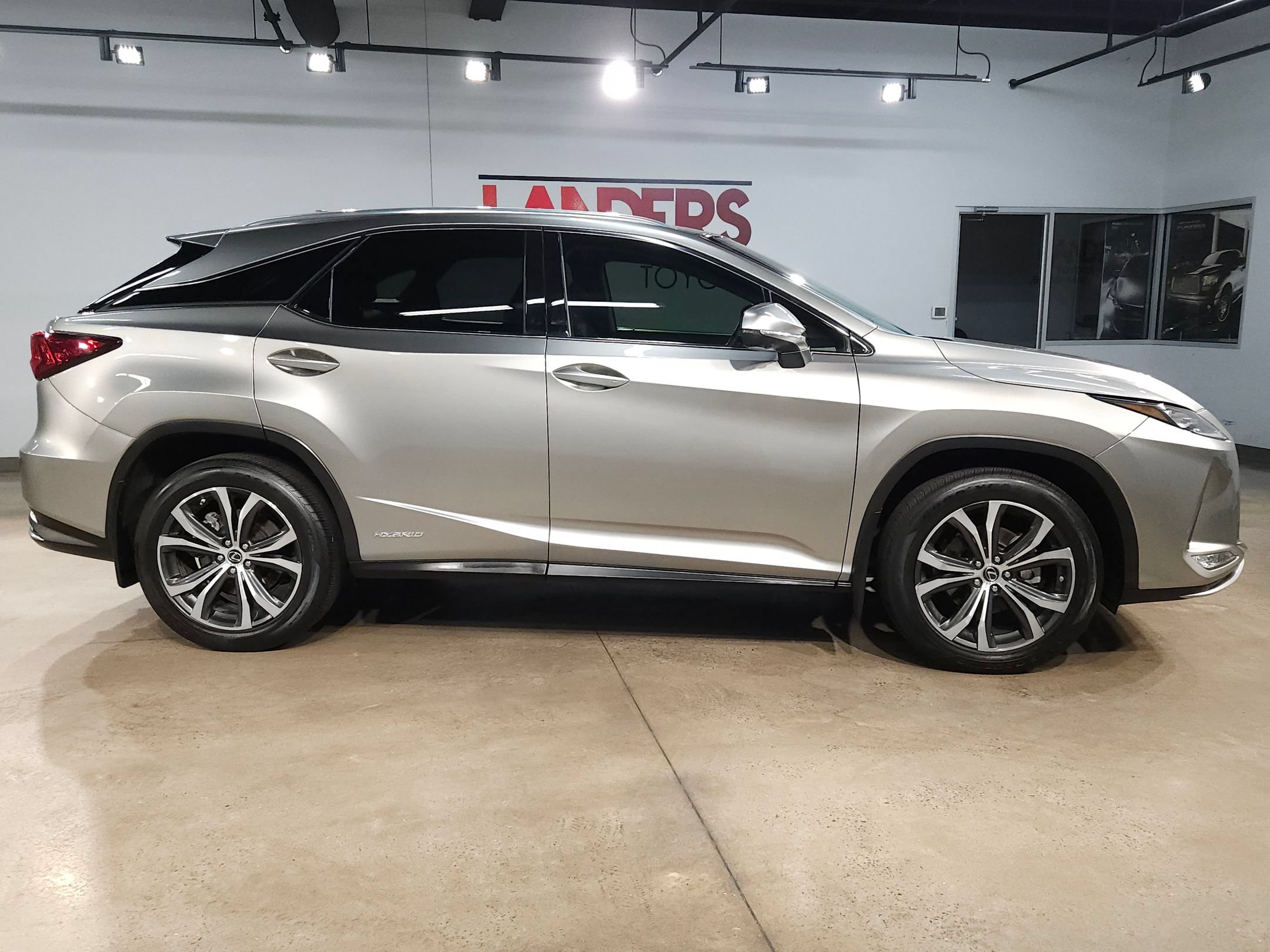 Used 2022 Lexus RX 450h AWD w/ Premium Package image 8