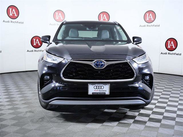 Used 2020 Toyota Highlander Limited Platinum image 3