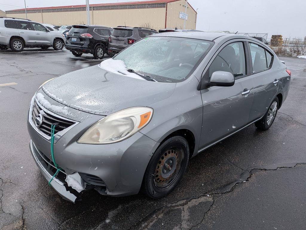 Used 2014 Nissan Versa SV image 4