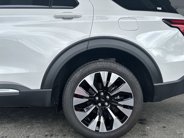 Certified 2026 Ford Explorer Platinum w/ LUX Leather Package AWD/4WD image 10