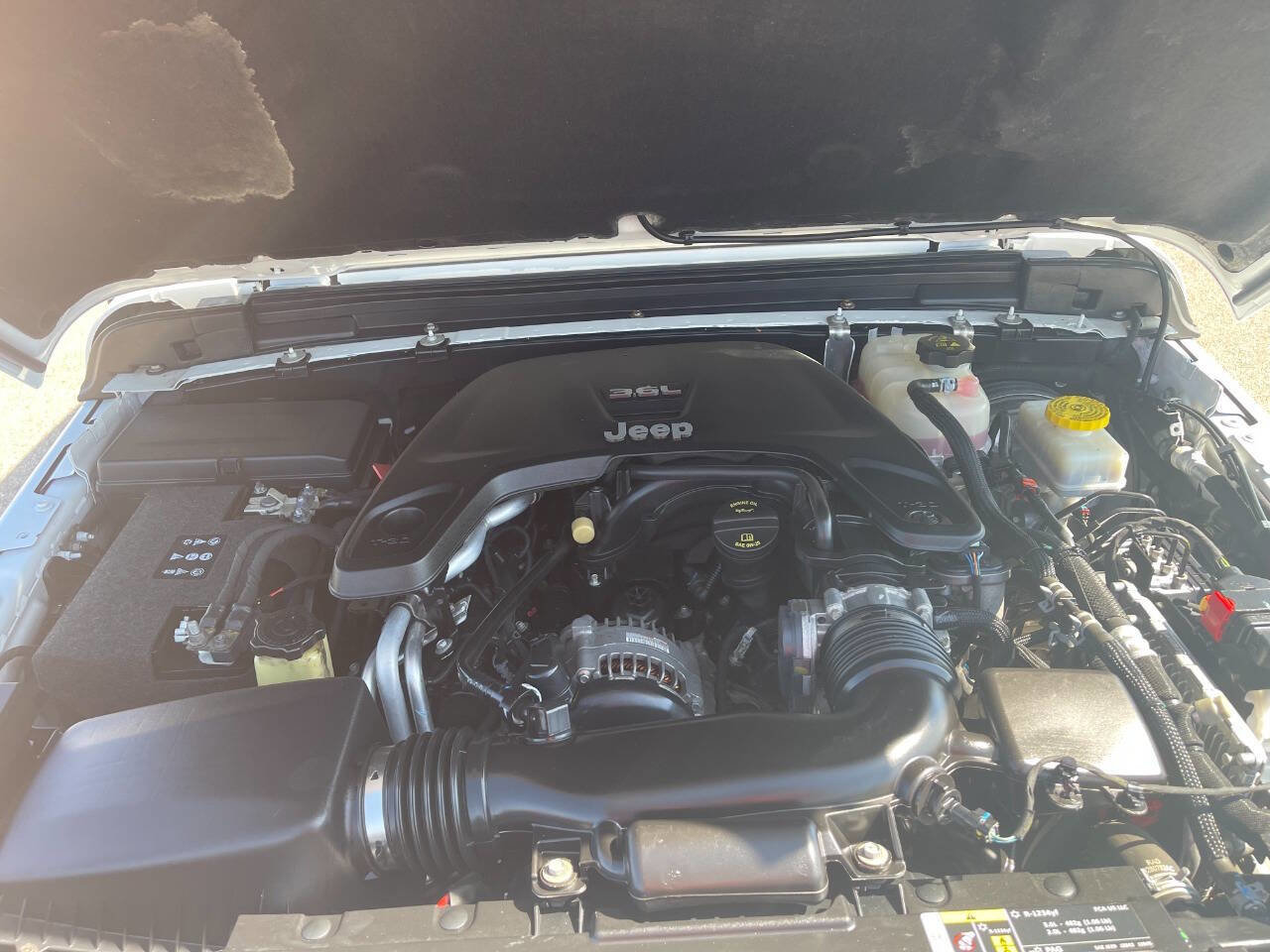 Used 2018 Jeep Wrangler Unlimited Rubicon w/ Steel Bumper Group image 21