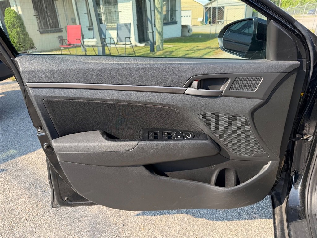 Used 2017 Hyundai Elantra Value Edition FWD image 13