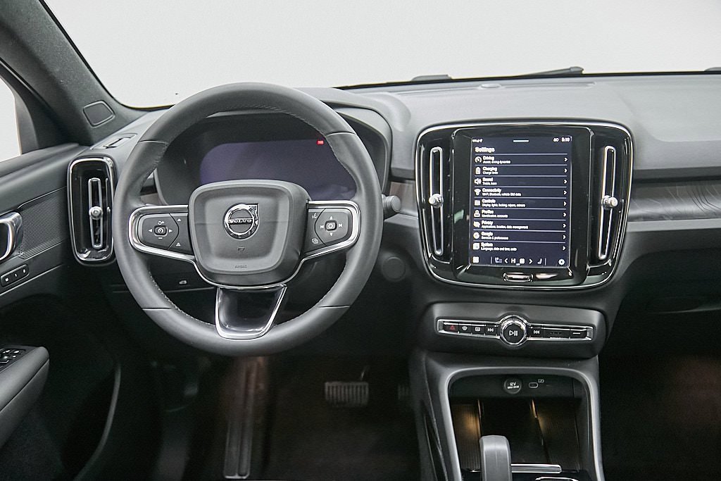 Certified 2023 Volvo C40 Recharge Core w/ Climate Package image 24