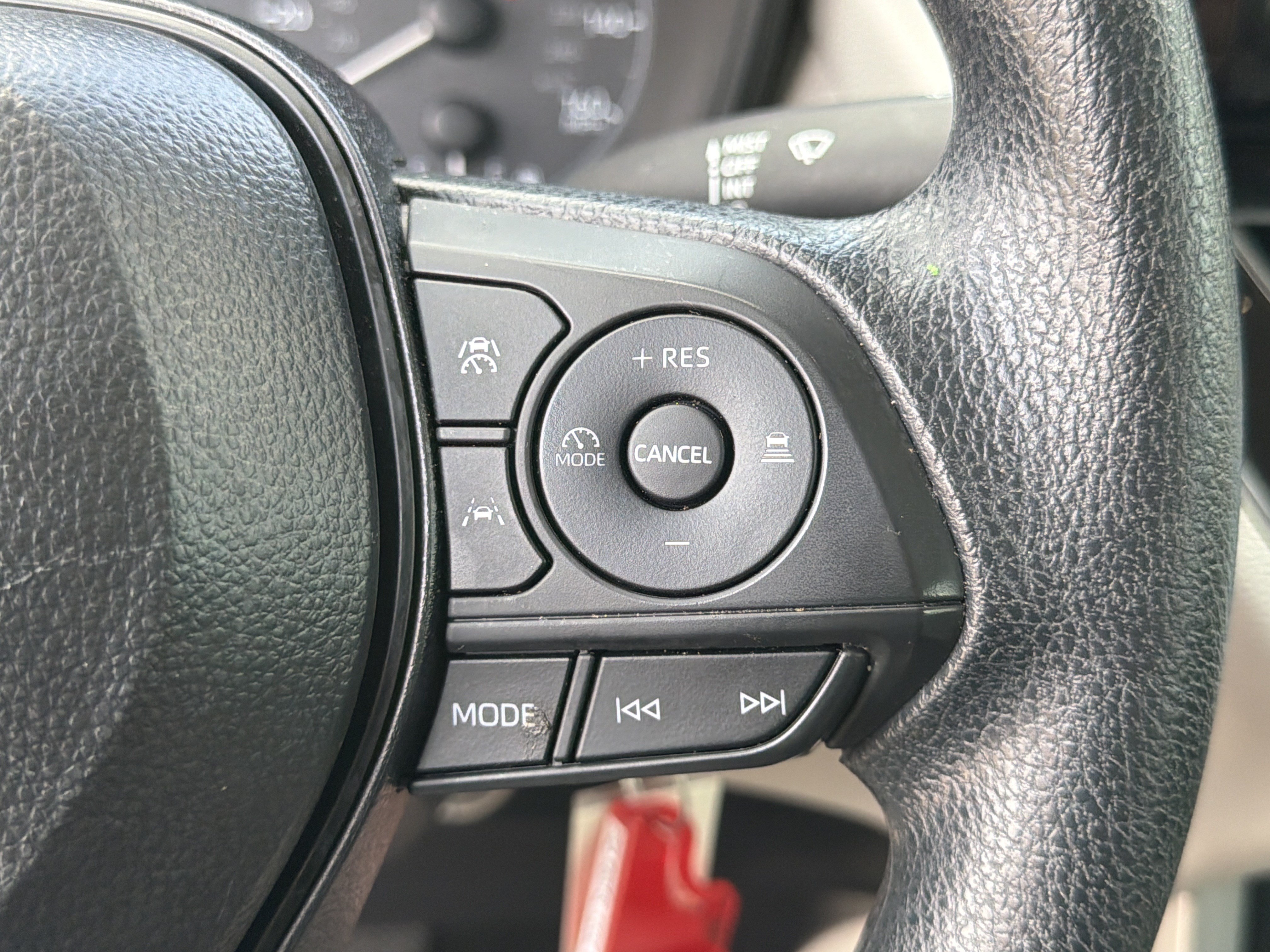 Used 2025 Toyota Corolla Cross L FWD image 30