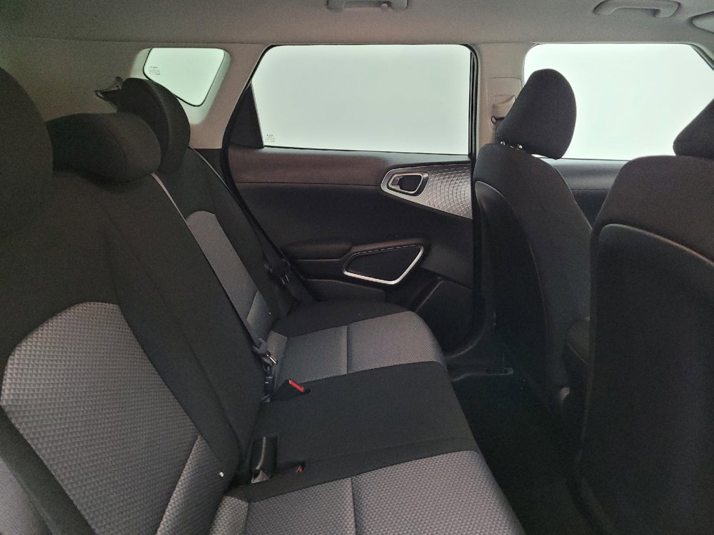 Used 2025 Kia Soul LX w/ LX Technology Package FWD image 19