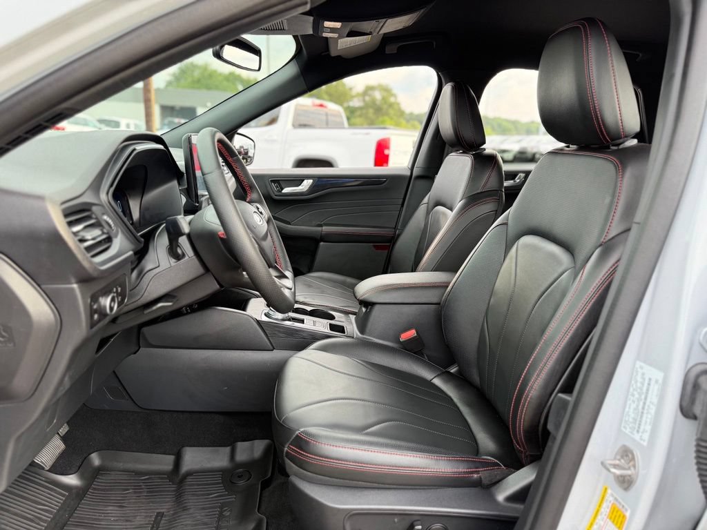 Used 2025 Ford Escape ST-Line Elite w/ Premium Technology Package AWD/4WD image 12
