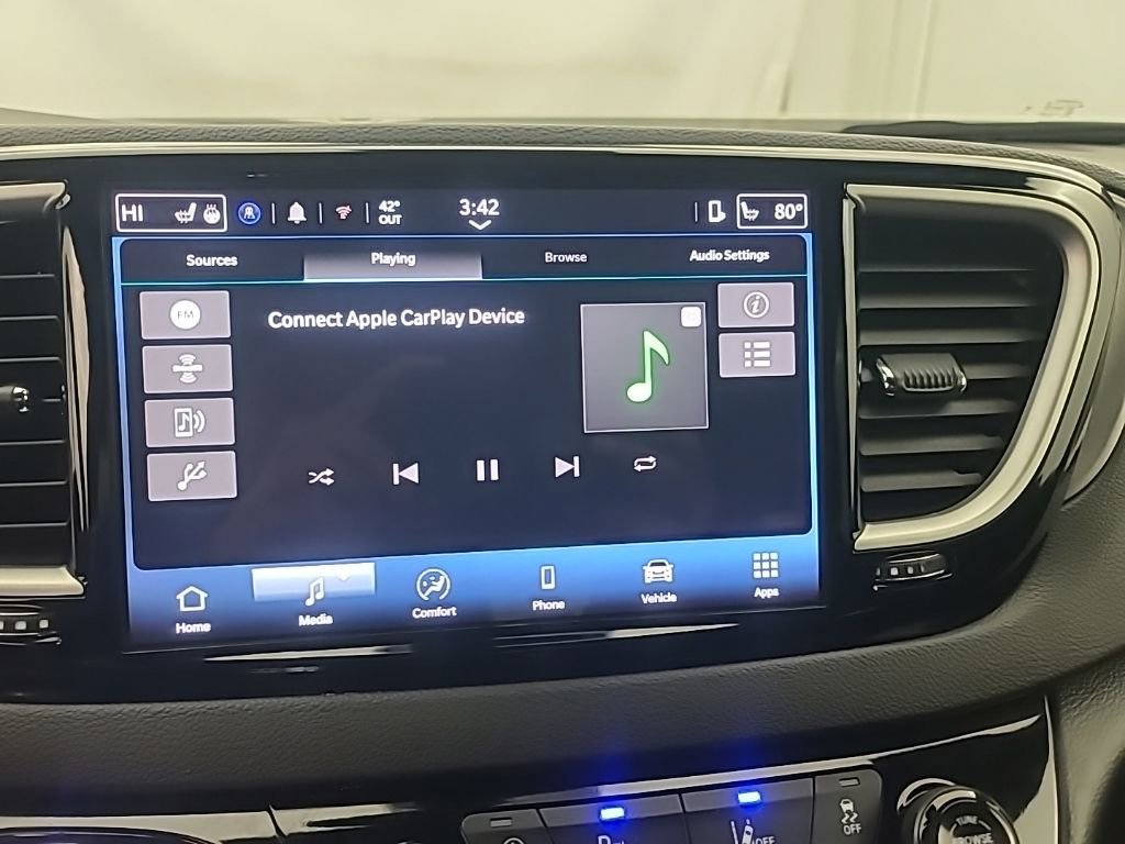 Used 2025 Chrysler Pacifica Select image 32