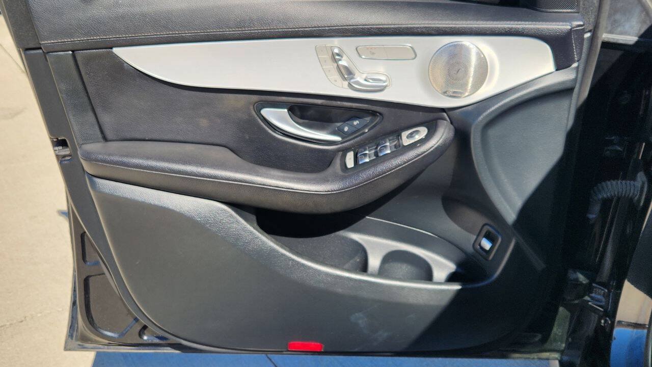 Used 2023 Mercedes-Benz GLC 300 4MATIC Coupe image 11