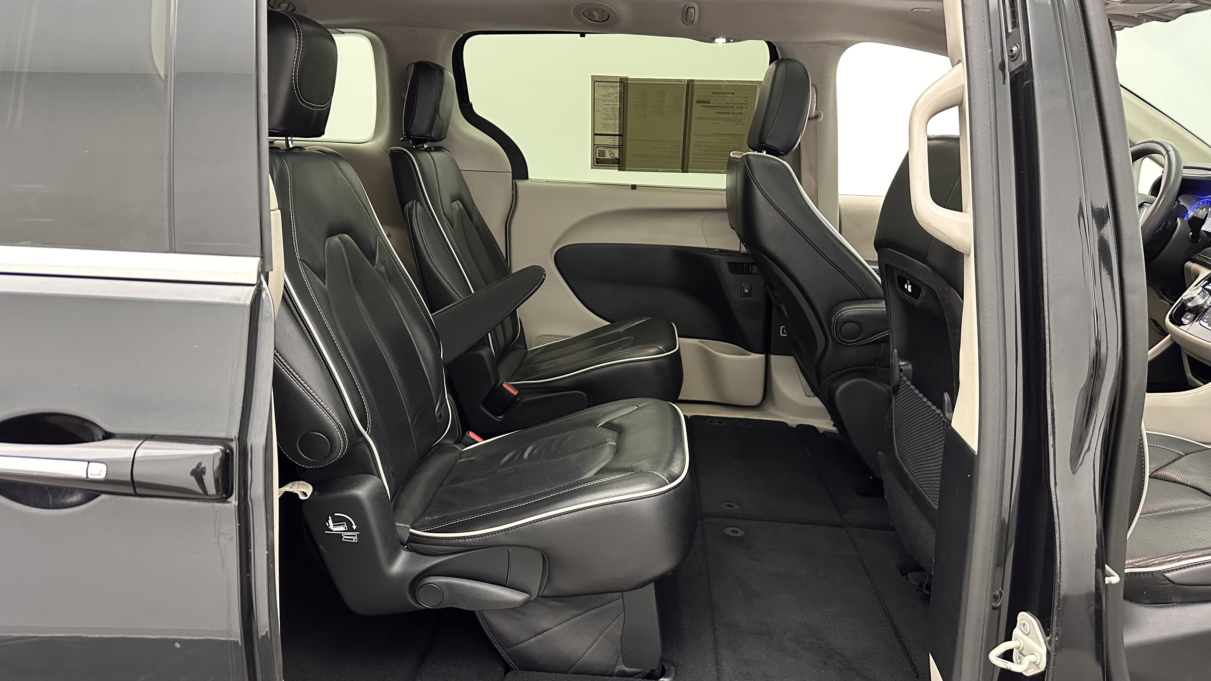 Used 2023 Chrysler Pacifica Limited image 36