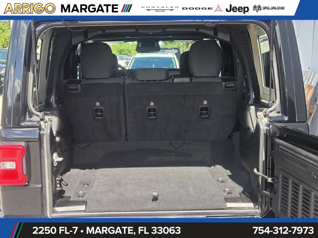 Used 2025 Jeep Wrangler Unlimited Sahara w/ Safety Group AWD/4WD image 13