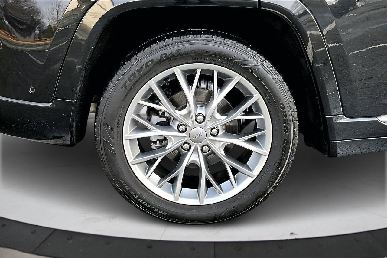 Certified 2022 Jeep Grand Cherokee Summit w/ Adv Protech Group IV image 37