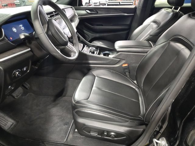 Used 2025 Jeep Grand Cherokee L Limited AWD/4WD image 13