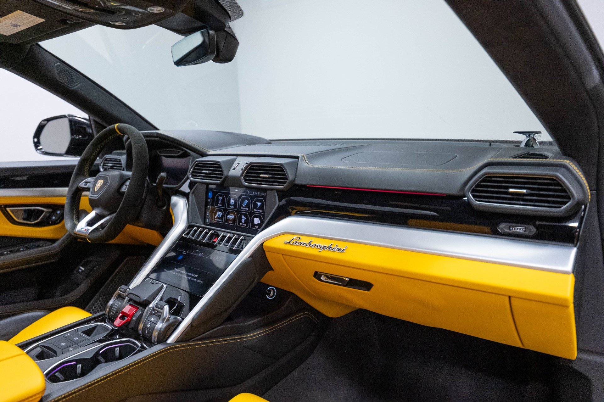 Used 2019 Lamborghini Urus AWD/4WD image 42
