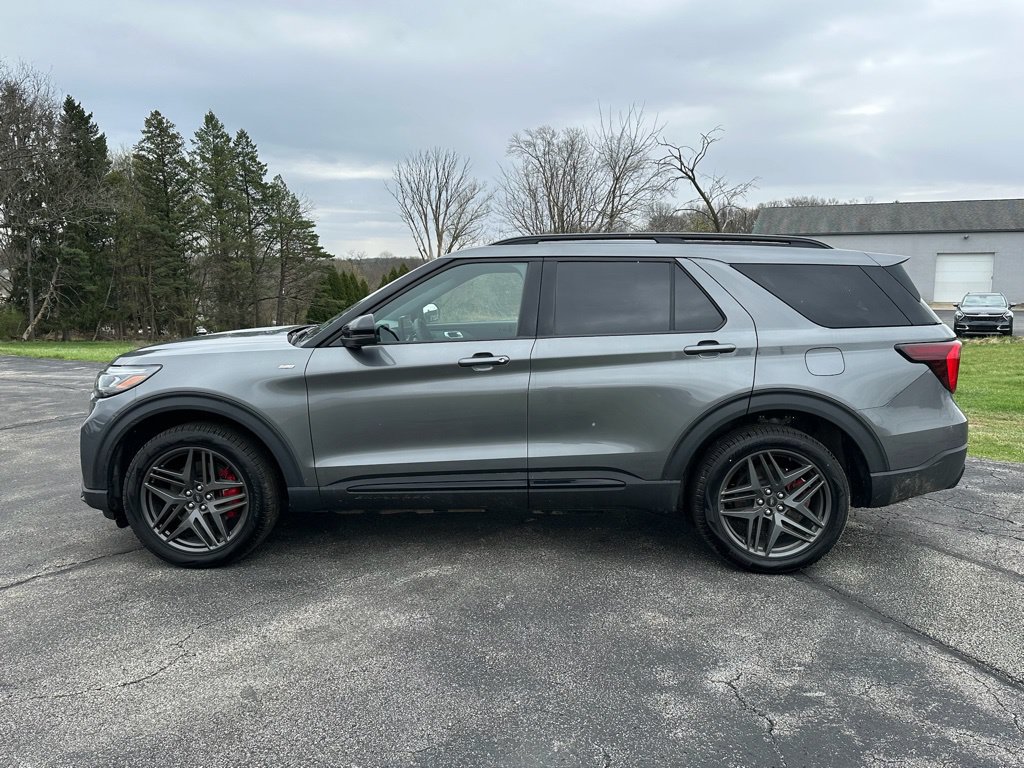 New 2026 Ford Explorer ST-Line w/ ST-Line Street Pack AWD/4WD image 2