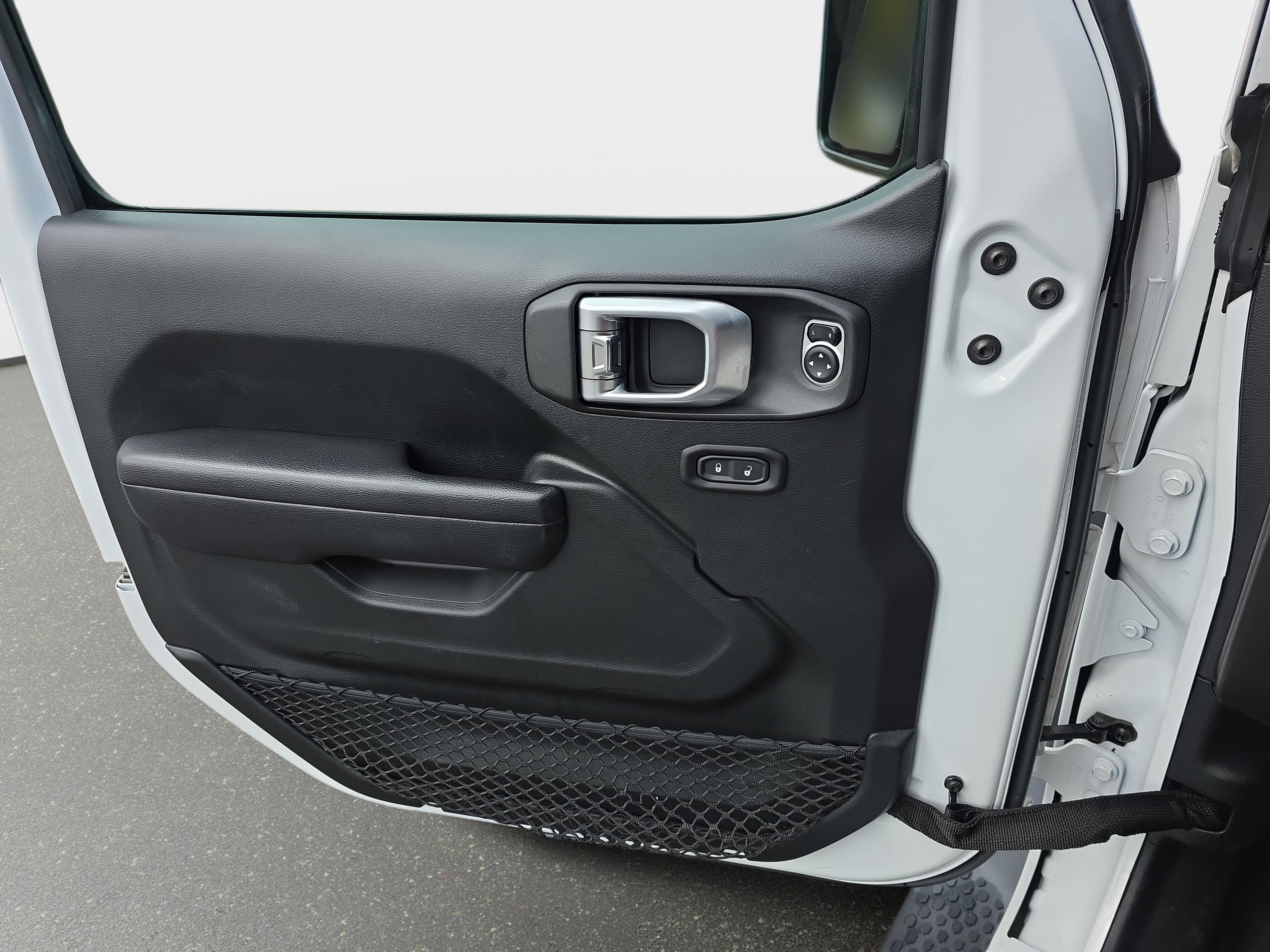 Used 2018 Jeep Wrangler Sport AWD/4WD image 25