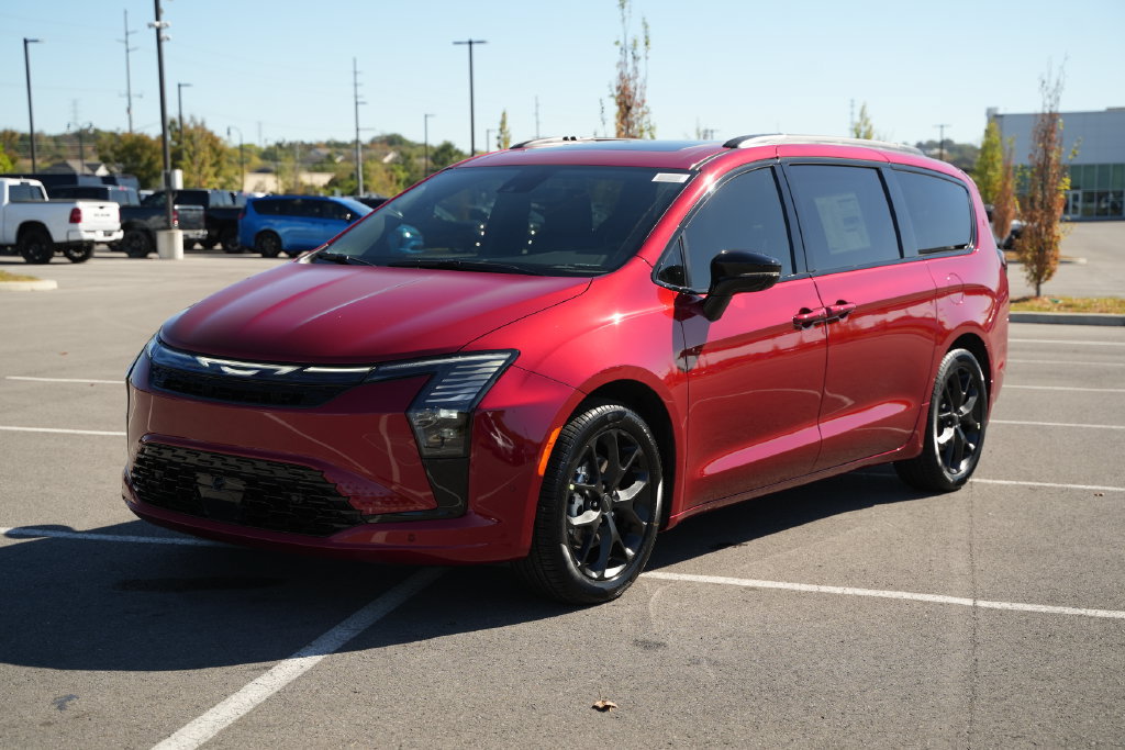 New 2027 Chrysler Pacifica Limited FWD image 3