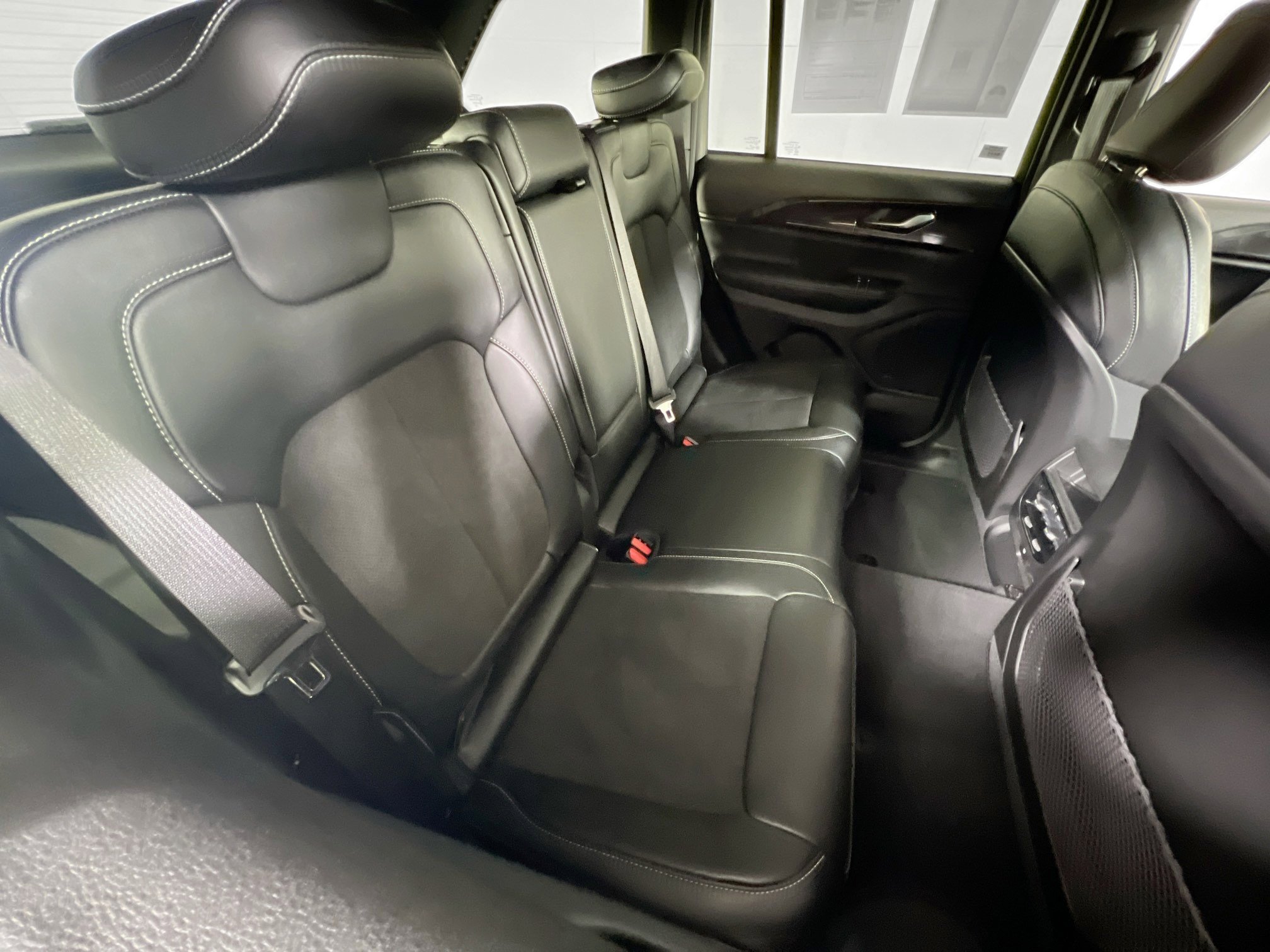 Used 2023 Jeep Grand Cherokee Altitude image 26