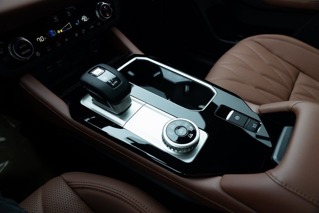 New 2026 Mitsubishi Outlander SEL image 17