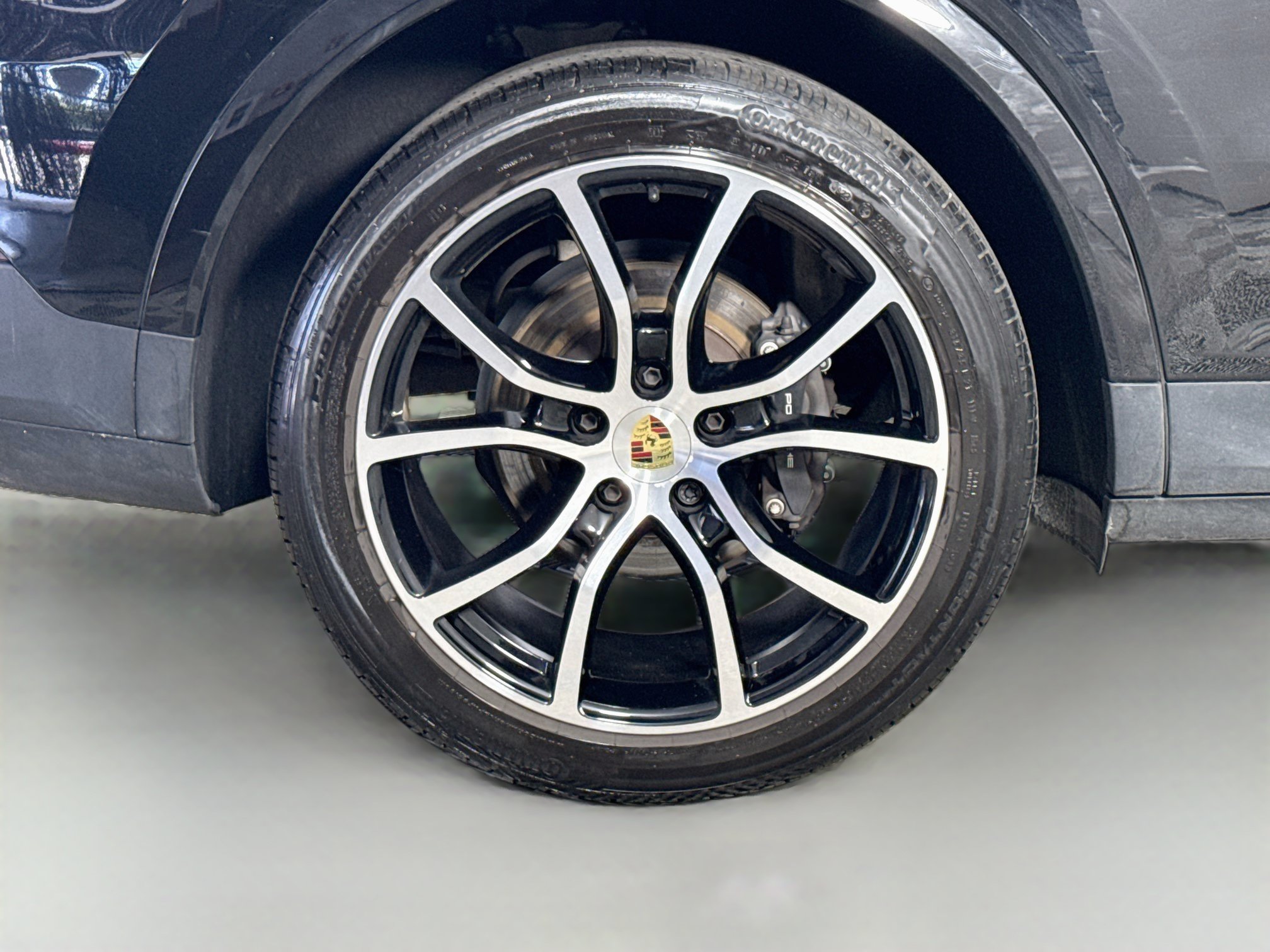Used 2023 Porsche Cayenne AWD/4WD image 33