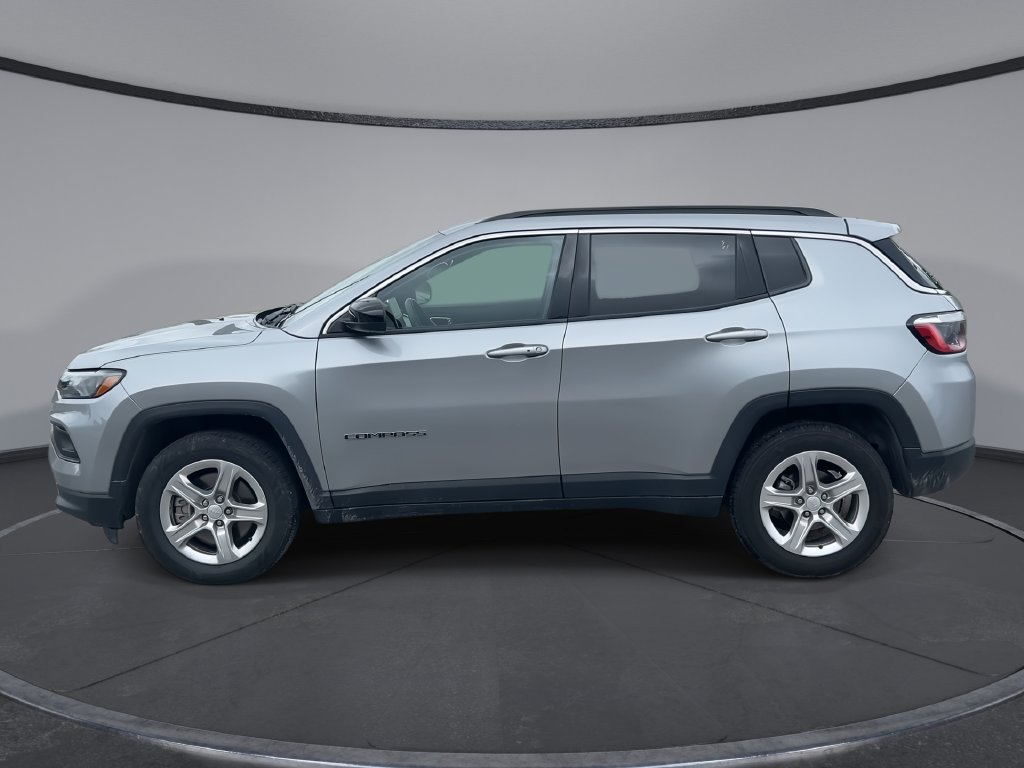 Used 2024 Jeep Compass Latitude AWD/4WD image 5
