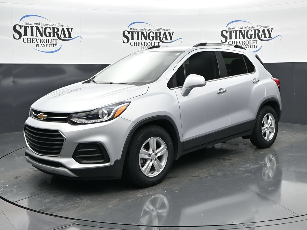 Used 2020 Chevrolet Trax LT w/ Driver Confidence Package FWD image 3