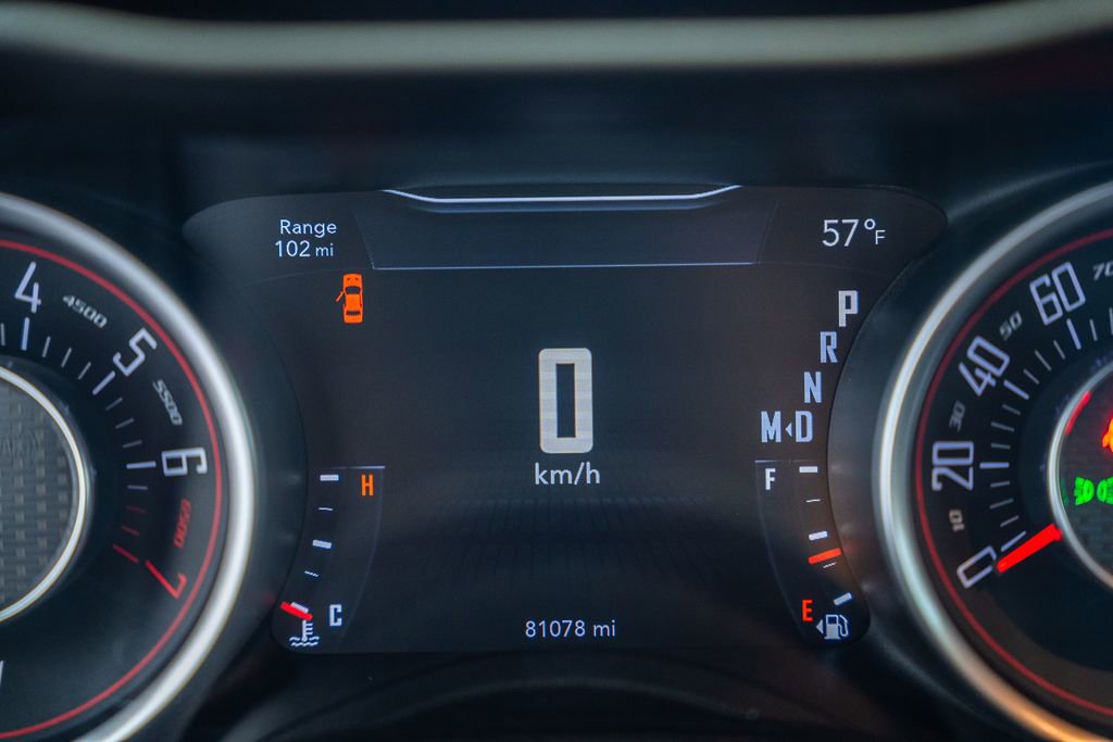 Used 2015 Dodge Challenger SXT RWD image 33