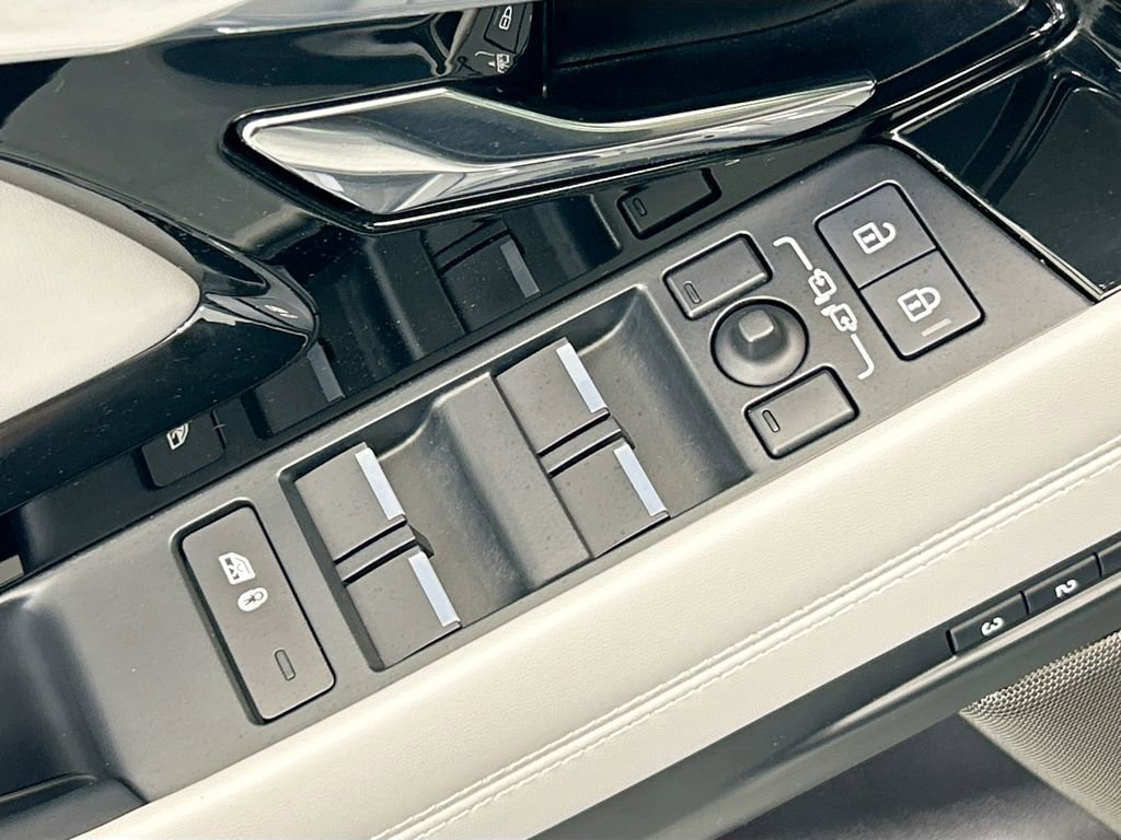 Used 2023 Land Rover Range Rover Evoque HST image 22
