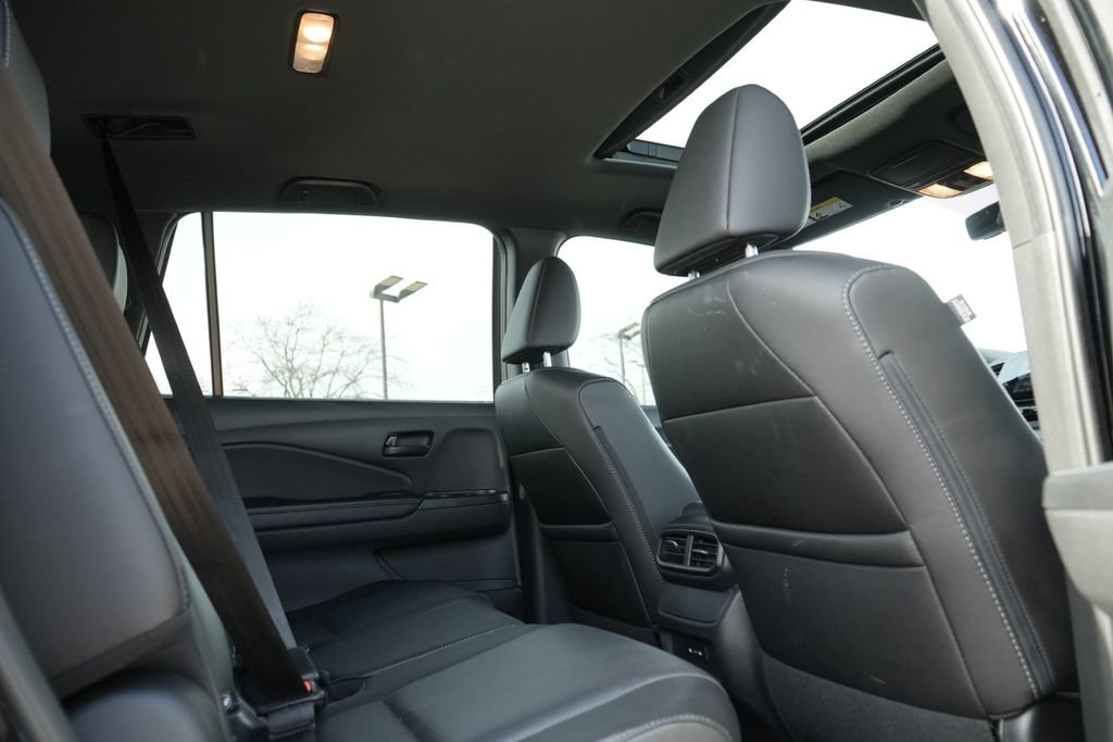 Used 2024 Honda Passport EX-L image 17