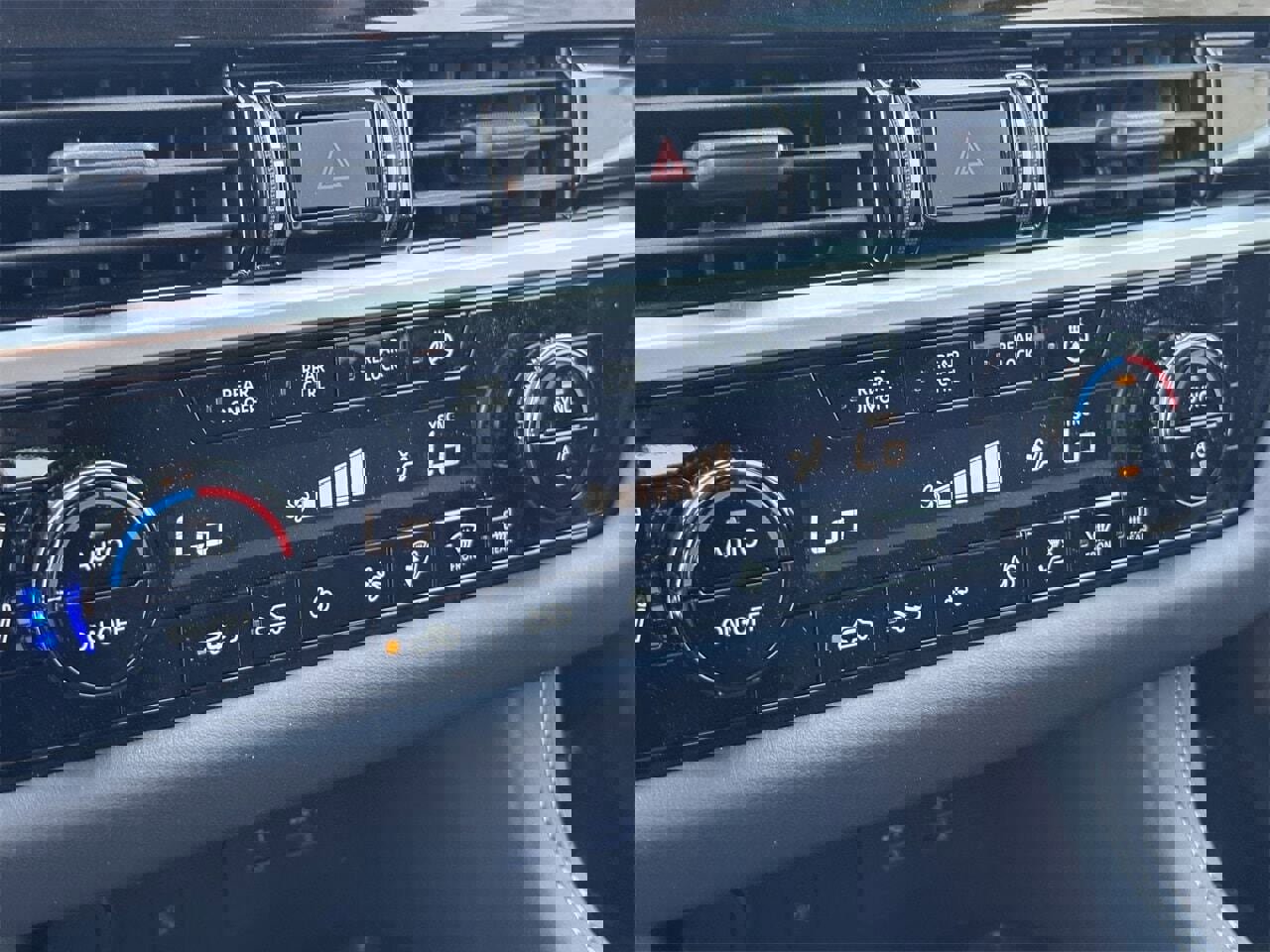 New 2025 Nissan Pathfinder Platinum w/ Black Appearance Package image 29