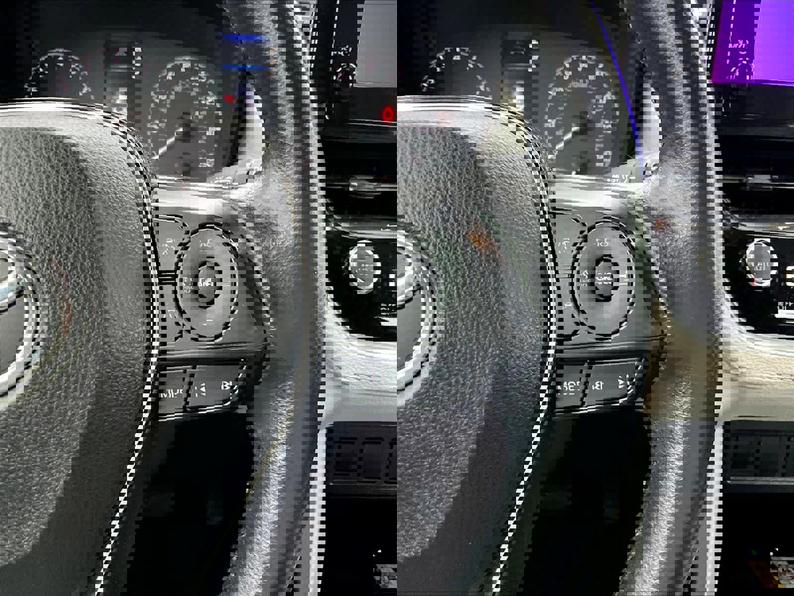 Used 2023 Toyota Corolla Cross LE image 24