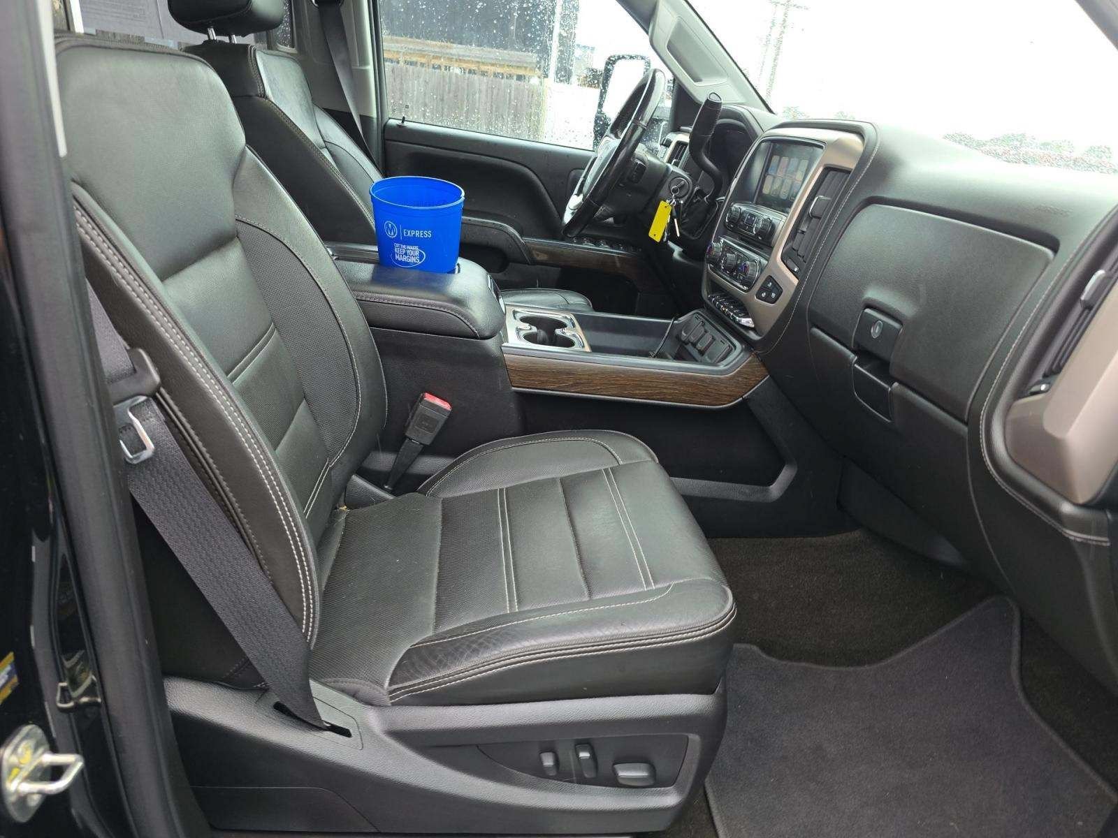 Used 2018 GMC Sierra 2500 Denali w/ Suspension Package, Off-Road AWD/4WD image 6