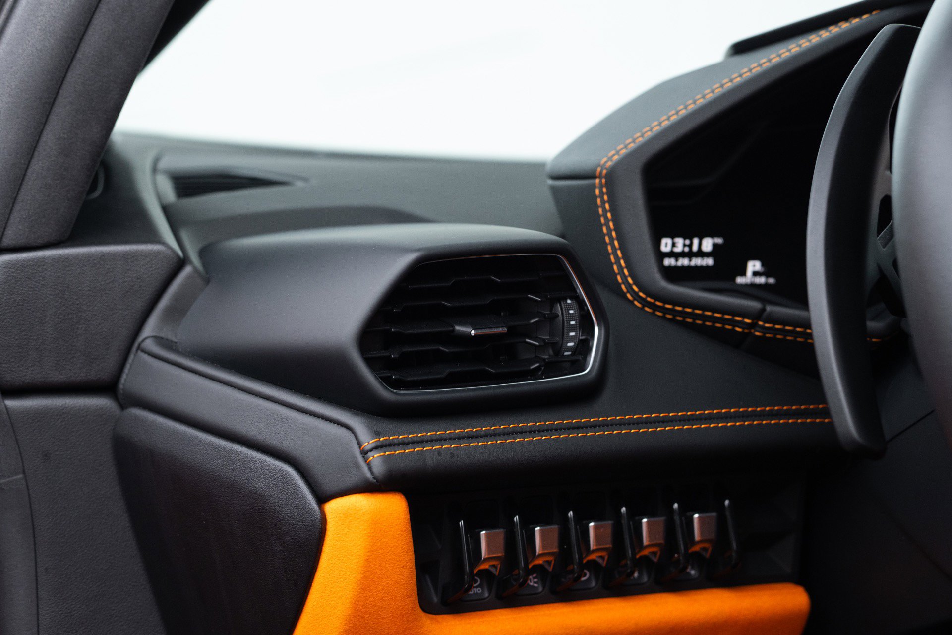 Used 2016 Lamborghini Huracan LP 610-4 AWD/4WD image 40