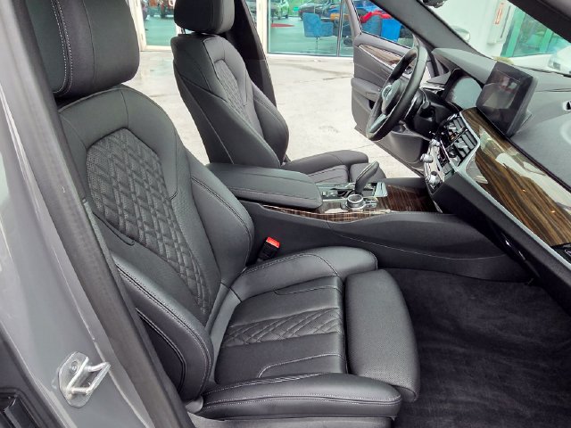 Used 2022 BMW 530e w/ Premium Package RWD image 26