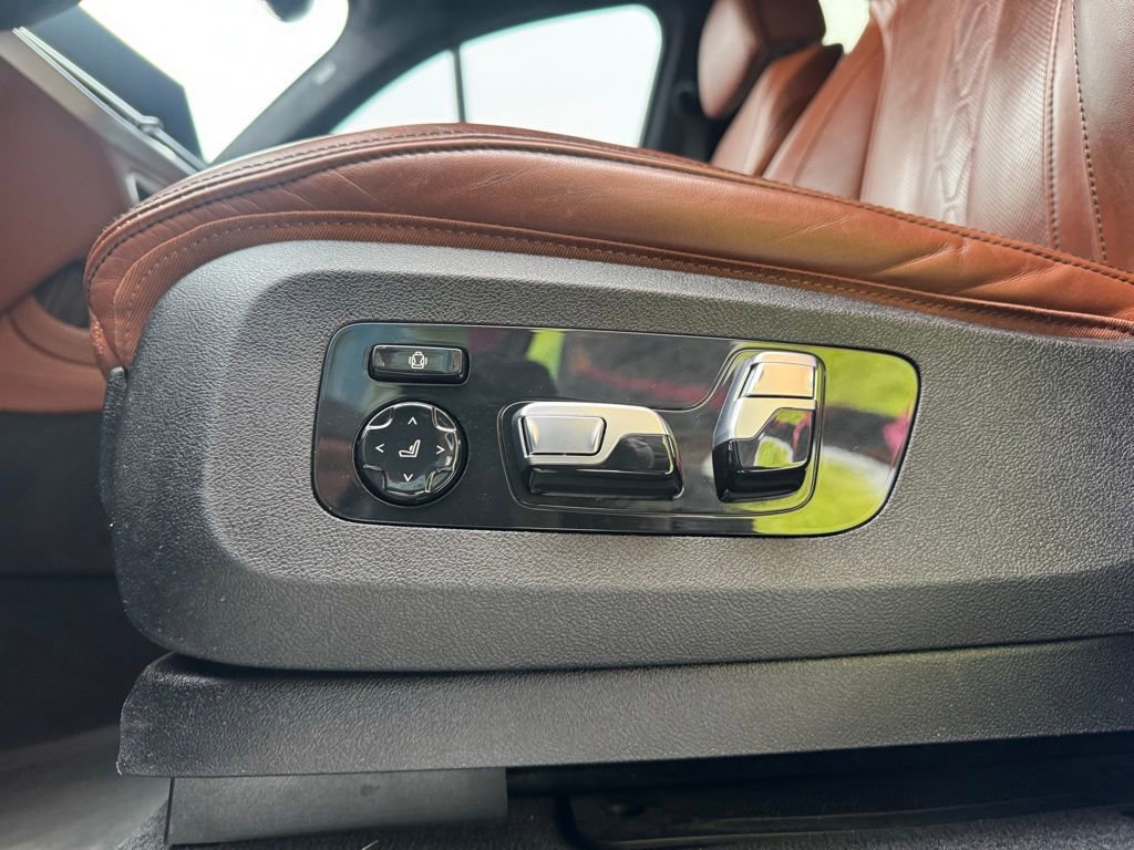 Used 2023 BMW X7 M60i w/ Executive Package image 20