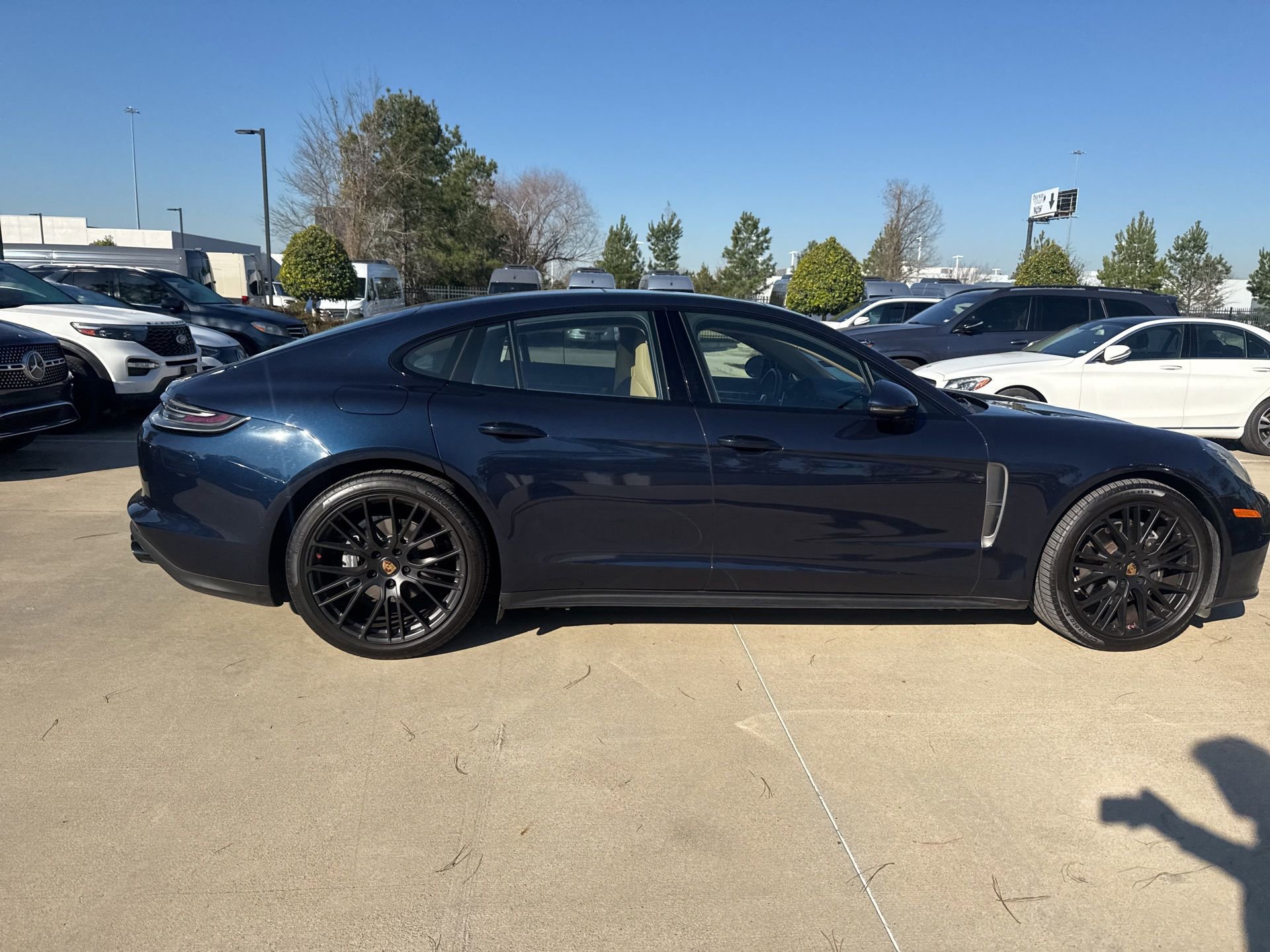 Used 2022 Porsche Panamera Platinum Edition image 3