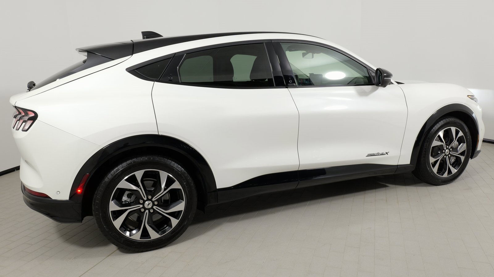 Used 2022 Ford Mustang Mach-E Premium image 11