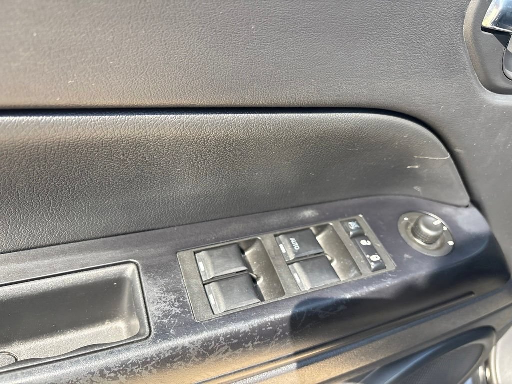 Used 2016 Jeep Patriot High Altitude AWD/4WD image 12