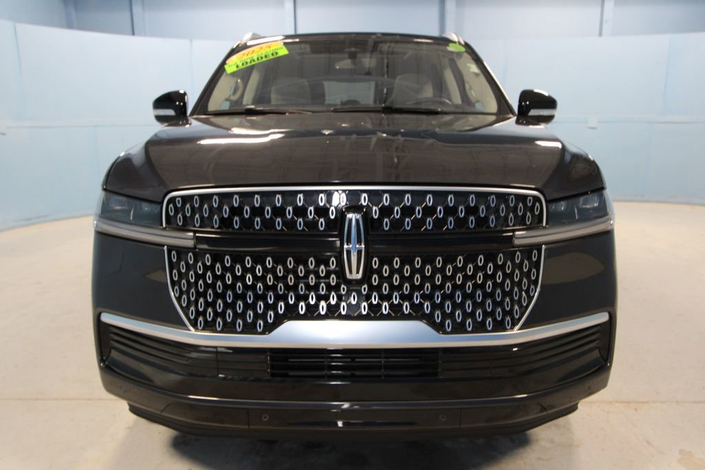 Used 2025 Lincoln Navigator Reserve image 30