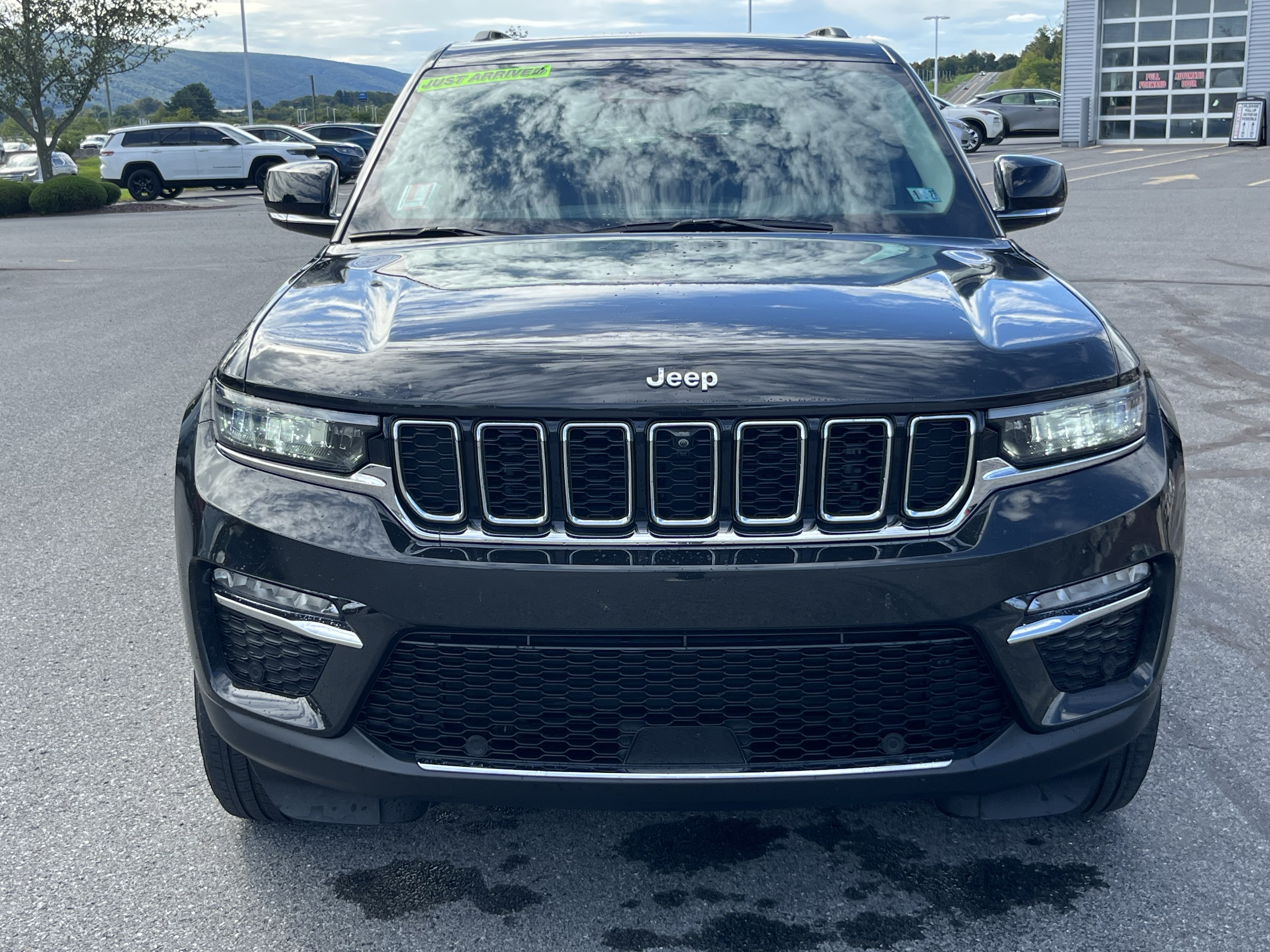 Used 2023 Jeep Grand Cherokee 4WD 4xe w/ Luxury Tech Group II image 12