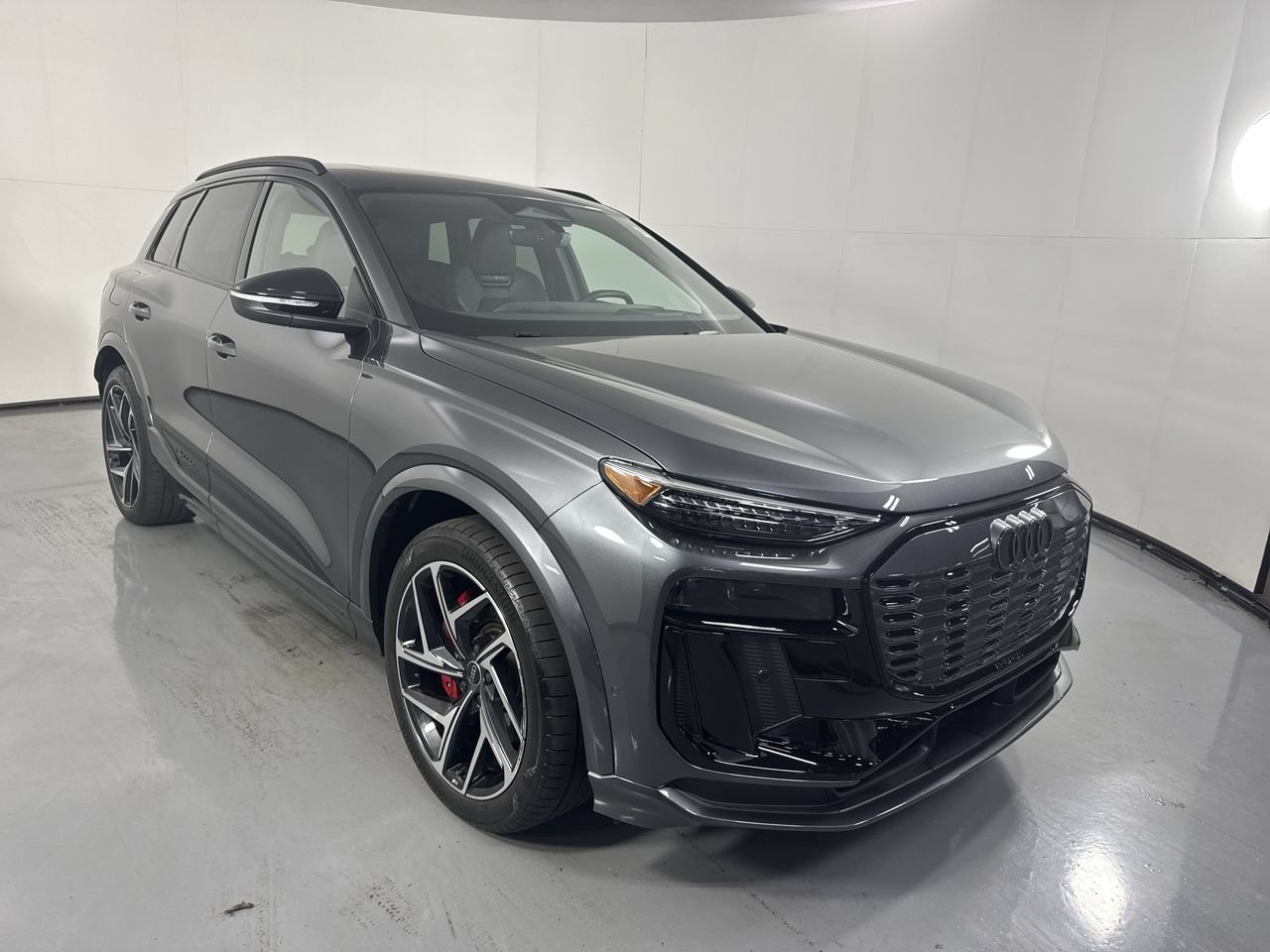 Used 2025 Audi SQ6 e-tron Premium Plus w/ Premium Plus AWD/4WD image 28