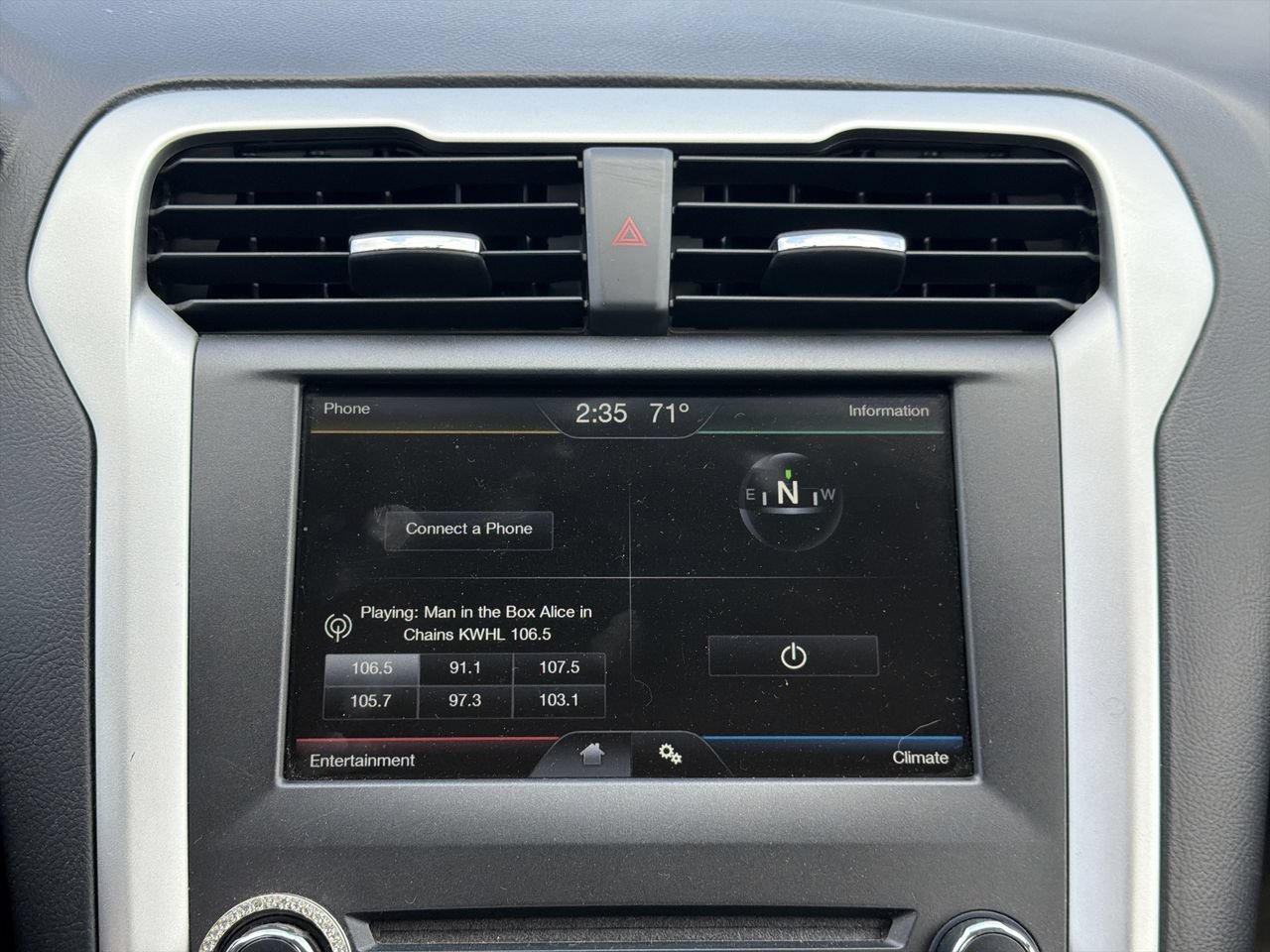 Used 2016 Ford Fusion SE AWD/4WD image 16