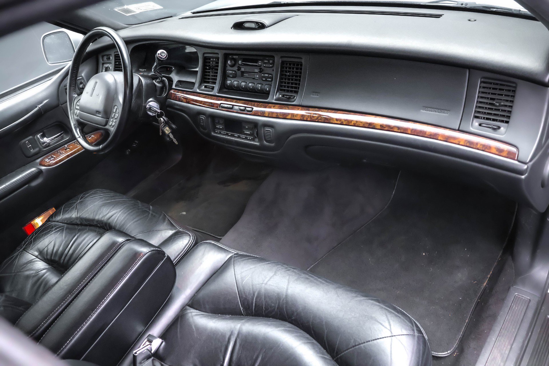 Used 1995 Lincoln Town Car Signature image 5