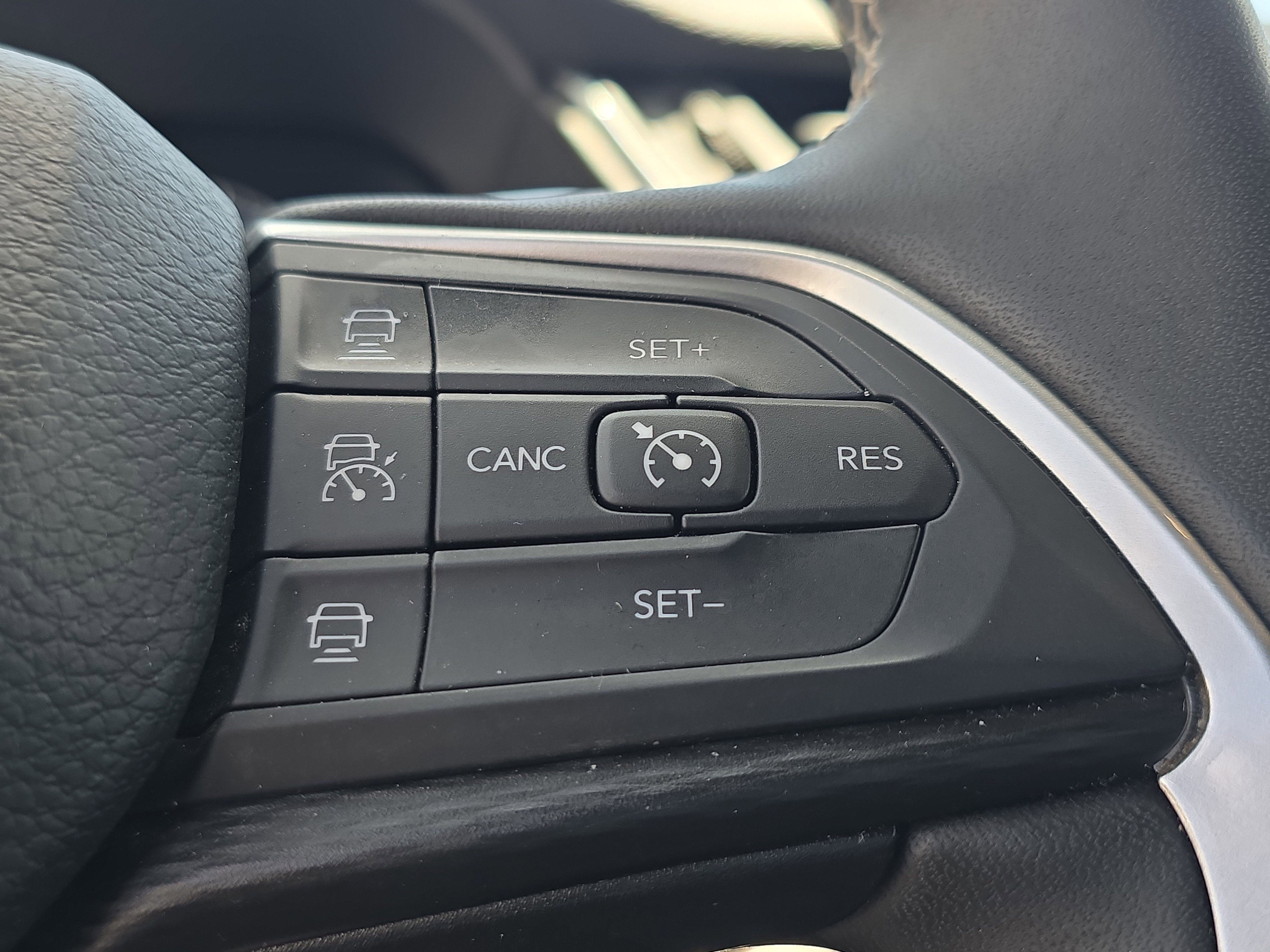 Used 2024 Jeep Grand Cherokee Altitude AWD/4WD image 31