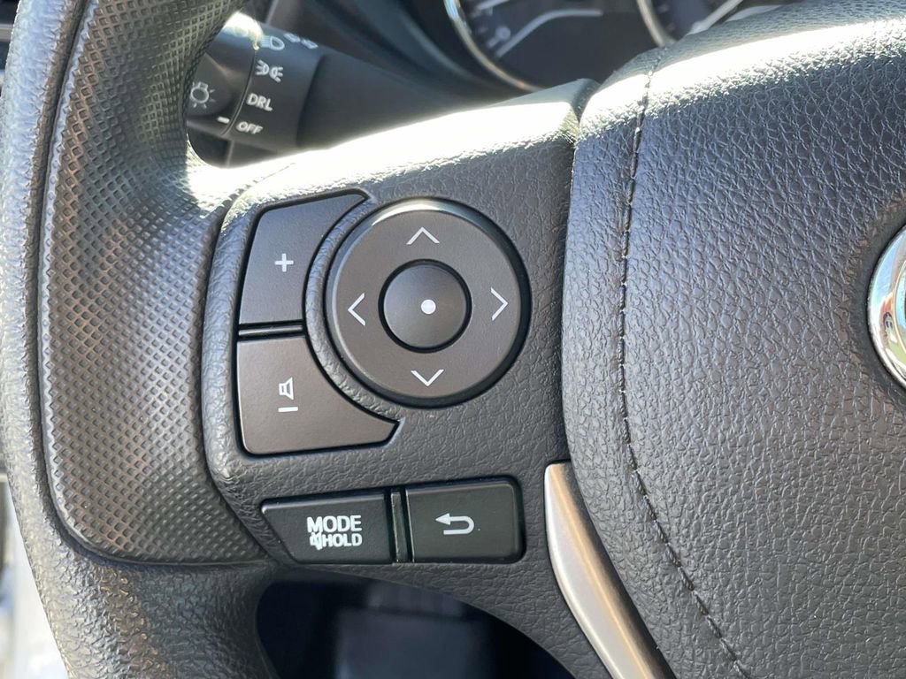 Used 2016 Toyota Corolla image 19