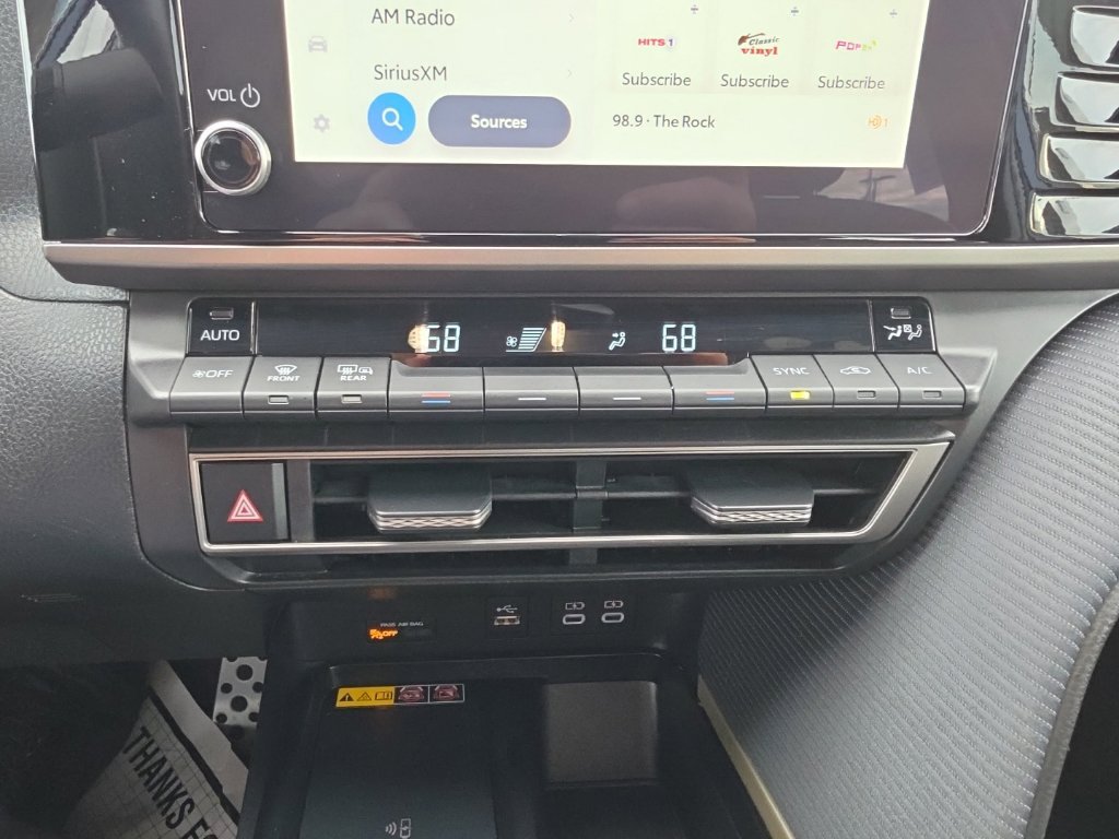 Used 2025 Toyota Camry SE FWD image 16