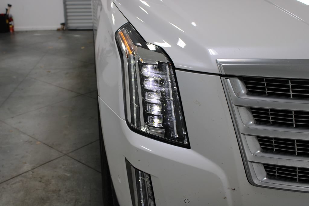 Used 2020 Cadillac Escalade Premium Luxury AWD/4WD image 13