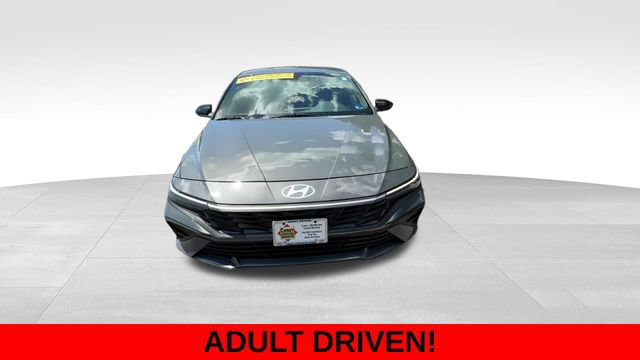 Used 2026 Hyundai Elantra Sport FWD image 2