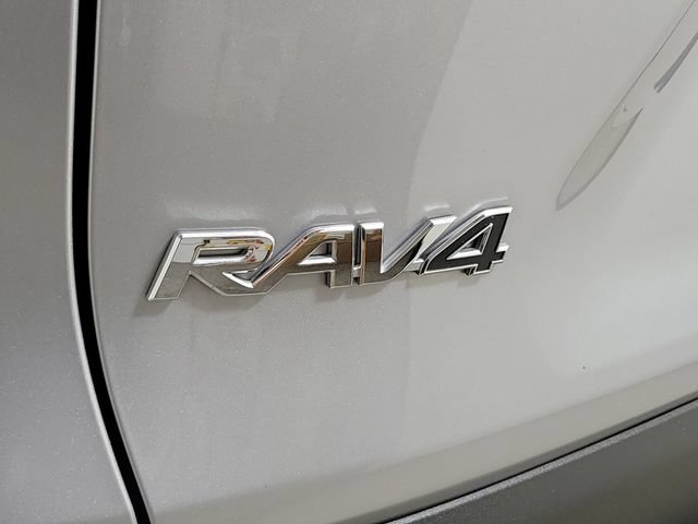 Used 2024 Toyota RAV4 LE AWD/4WD image 9